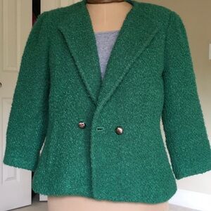 Cabi Kelly green ivy boucle wool blend cropped blazer jacket in size 8